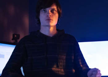 Charlie Tahan Gay or Straight