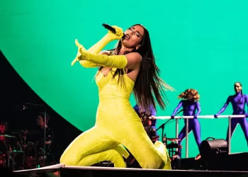 Dua Lipa Performs "No One" at Madison Square Garden, Preceded by Childhood Cover